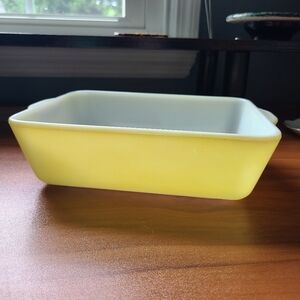 Pyrex yellow baking dish